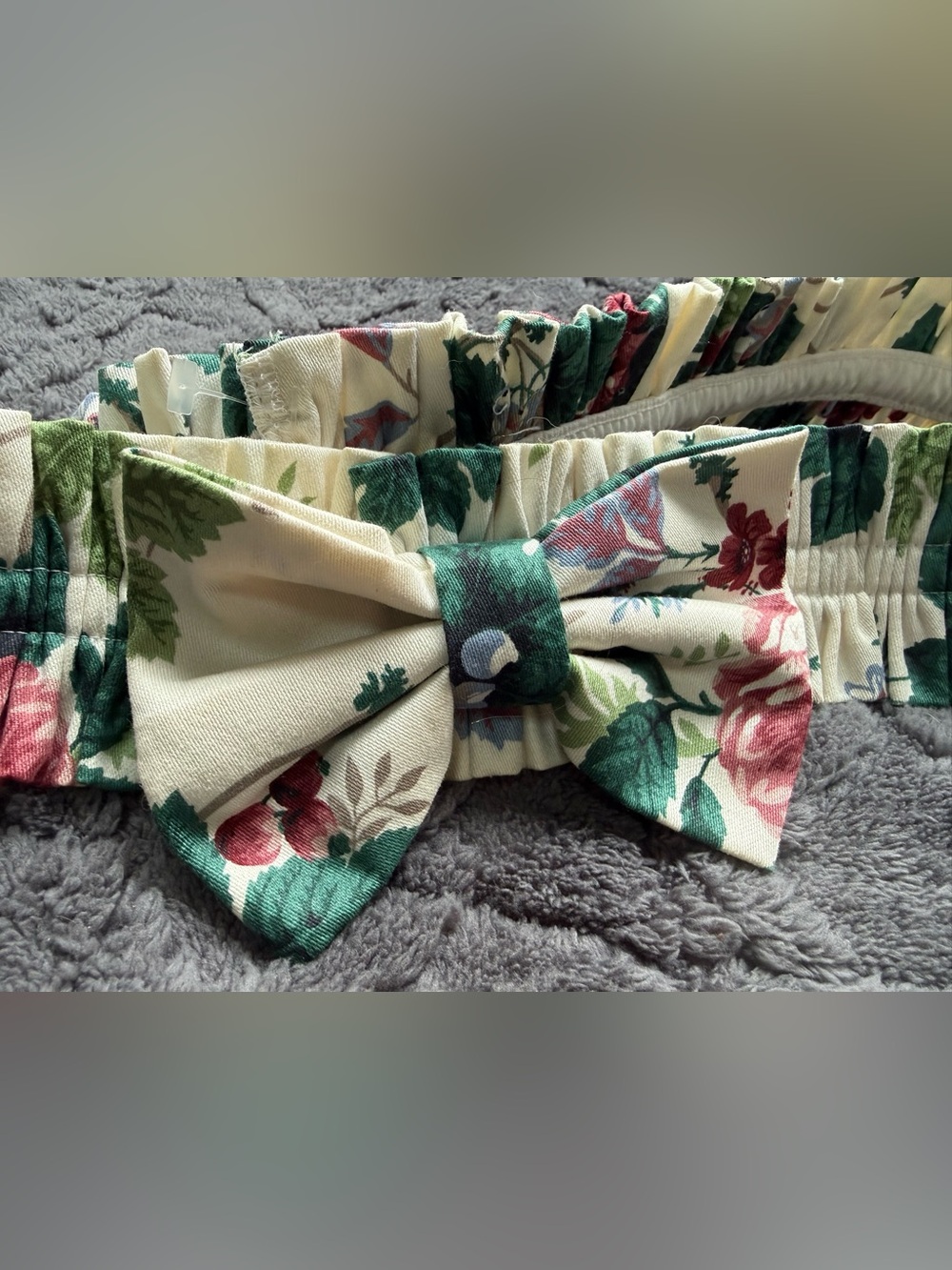 Cream floral bow basket garter